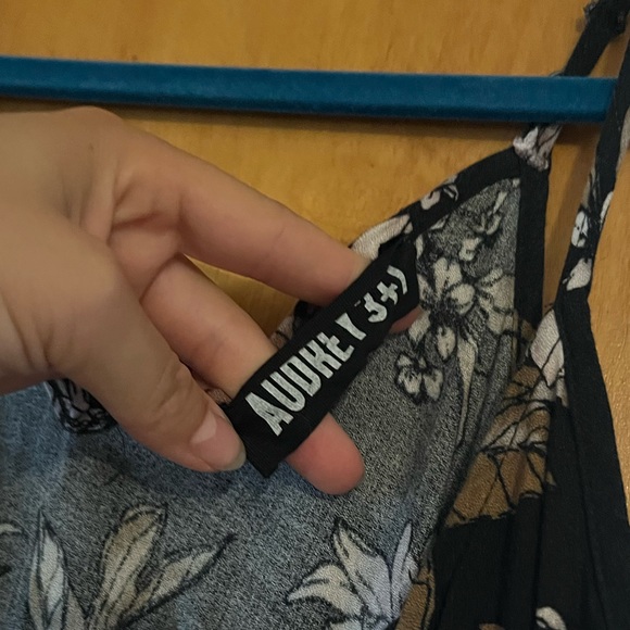 Floral romper - Picture 2 of 3